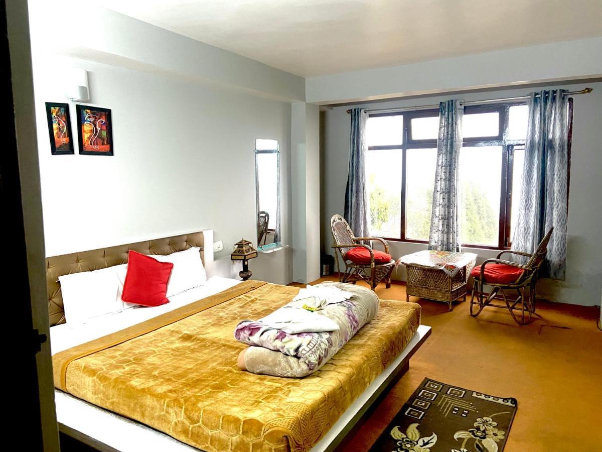 Snow Valley Rooftop Hotel Pelling